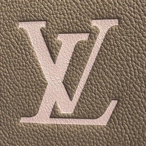 NEW Louis Vuitton GIANT BiColor Wristlet/Pouch/Chain Bag TURTLE DOVE/PASTEL PINK - Picture 8 of 16